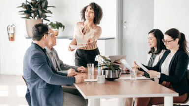 Partner incentives and commission models in SaaS ecosystems