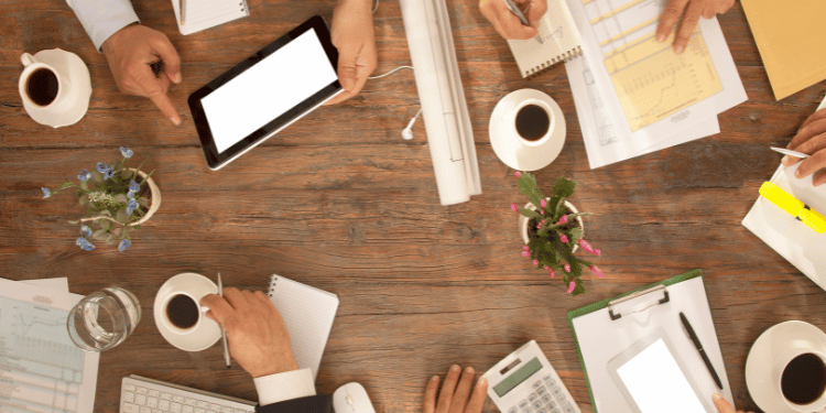 Co-selling strategies between SaaS vendors and agencies